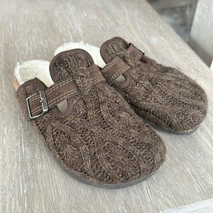 American Eagle clogs